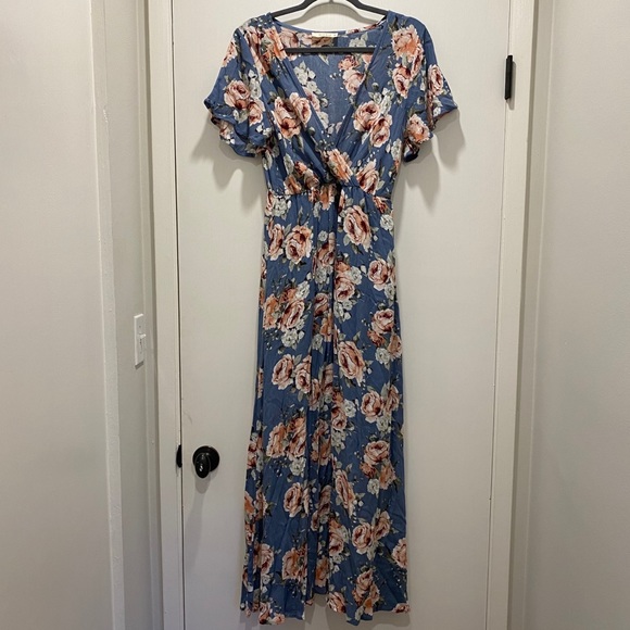 ILLA ILLA Dresses & Skirts - Illa Illa floral maxi dress